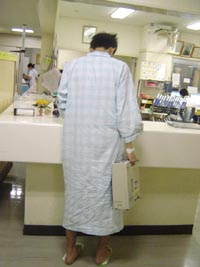 入院中の緑のコトリ