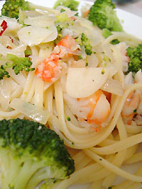 エビとブロッコリーの塩パスタ
