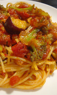 トマトソースパスタ