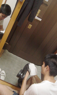 靴磨きをする僕