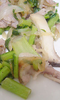 大根の葉と豚肉の塩炒め