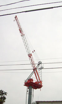 工事中のクレーン