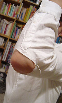 やぶれたYシャツ