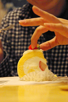 苺のロールケーキ