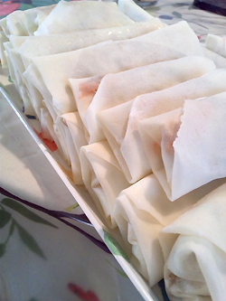 揚げる前の春巻き
