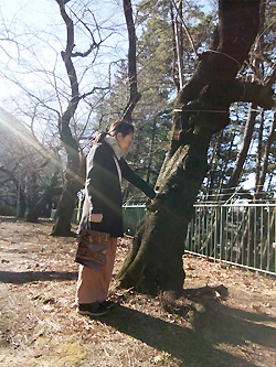 考え込むコトリちゃん